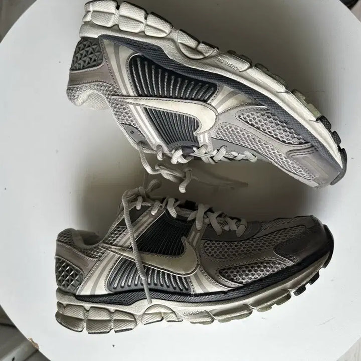 [BUNJANG] Nike Zoom Vomero 5 Silver Running Shoes / 나이키 줌 보메로 5 실버 245