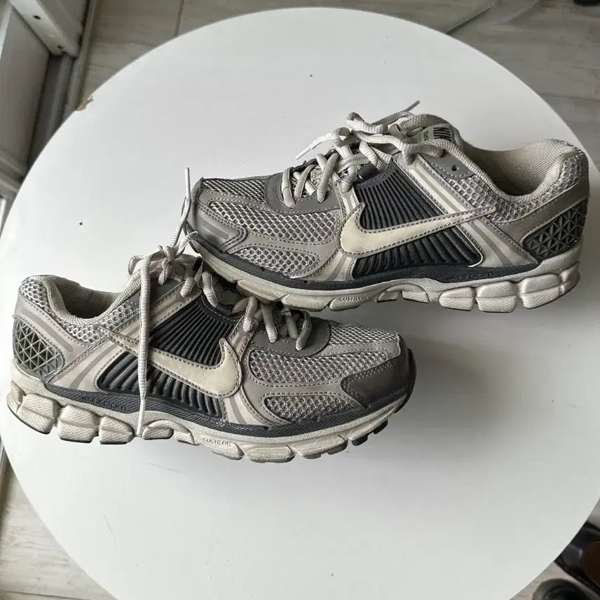 [BUNJANG] Nike Zoom Vomero 5 Silver Running Shoes / 나이키 줌 보메로 5 실버 245