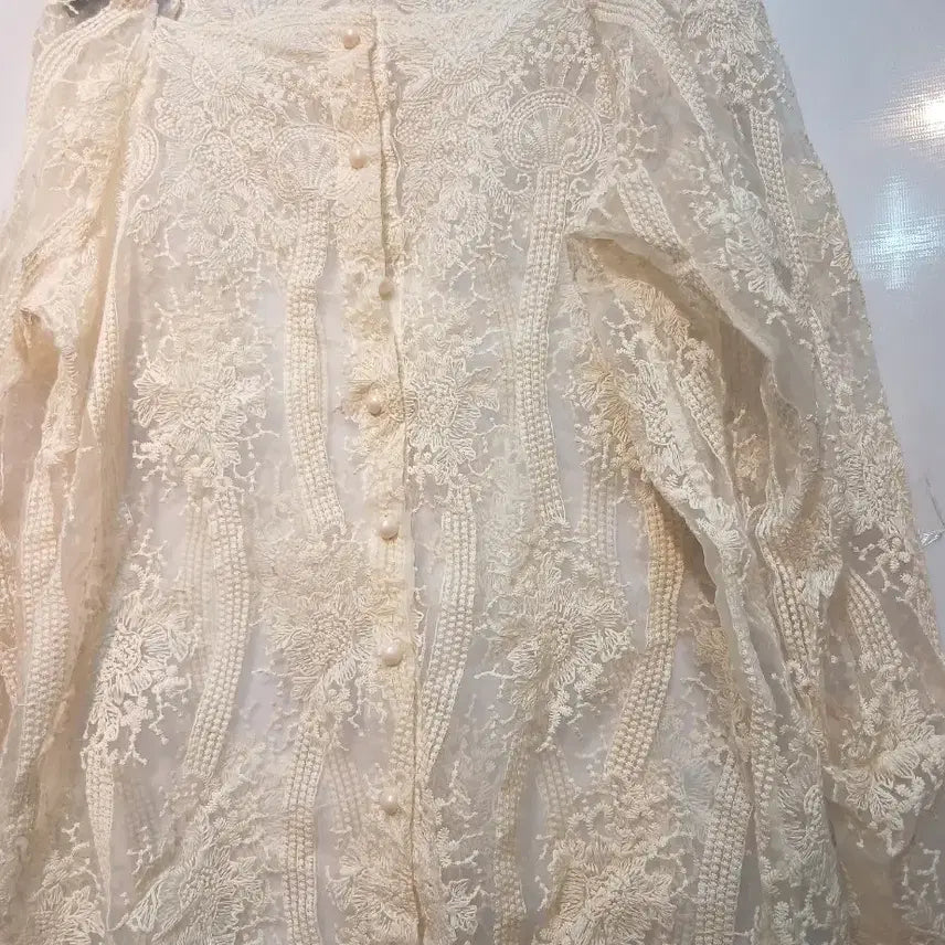 [BUNJANG] Ivory Lace Blouse / 아이보리 레이스 블라우스