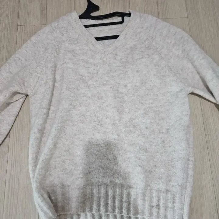 [BUNJANG] Ablley V-Neck Raglan Knit / 에이블리 브이넥 니트