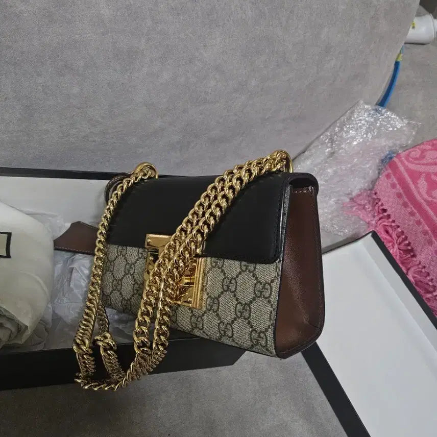 [BUNJANG] Gucci Padlock GG Supreme Chain Bag Small / 구찌 패드락 수프림 체인백
