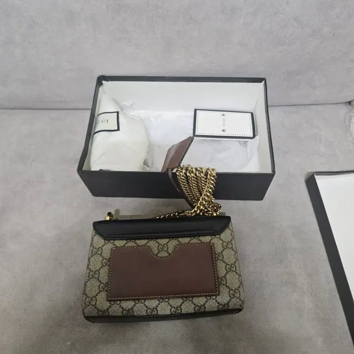 [BUNJANG] Gucci Padlock GG Supreme Chain Bag Small / 구찌 패드락 수프림 체인백