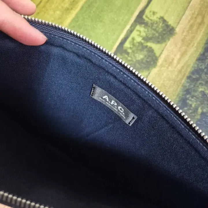 [BUNJANG] A.P.C. Black Logo Clutch Bag / A.P.C 아페쎄 블랙 로고 클러치 백
