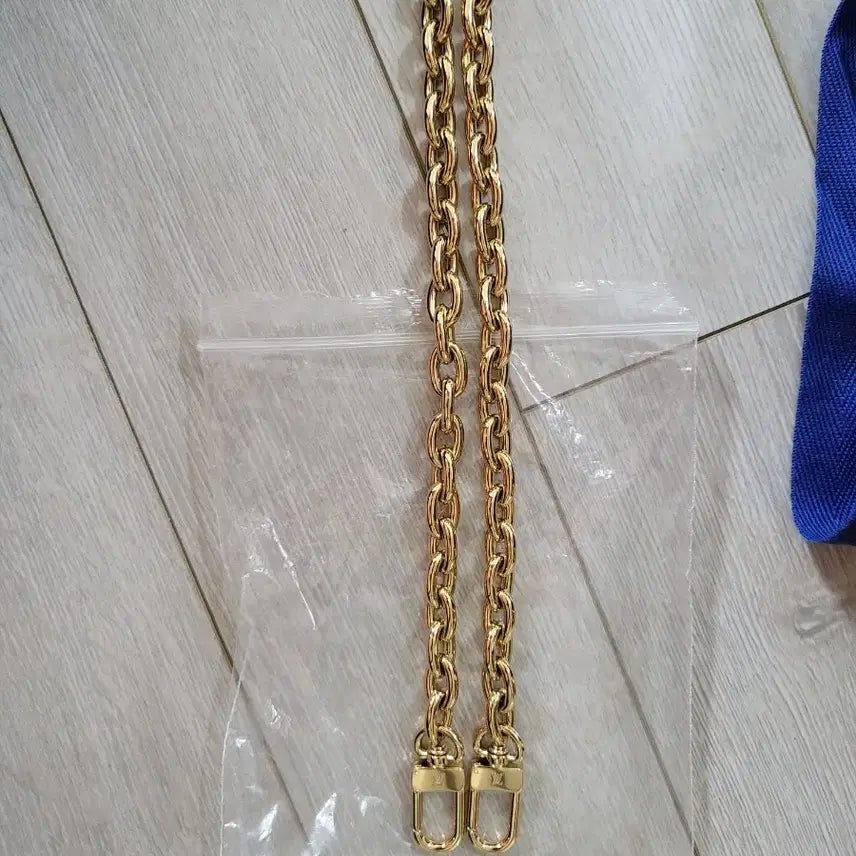 [BUNJANG] Louis Vuitton Shopping Bag, Box, and Chain Strap Set / 루이비통 체인스트랩, 쇼핑백,박스
