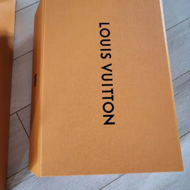 [BUNJANG] Louis Vuitton Shopping Bag, Box, and Chain Strap Set / 루이비통 체인스트랩, 쇼핑백,박스