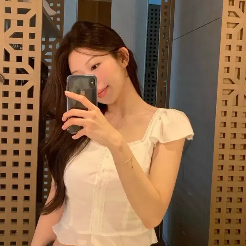 [BUNJANG] Ont Lace Line Blouse / 온트 레이스 라인 블라우스