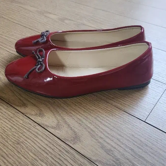 [BUNJANG] Red Enamel Ribbon Ballet Flats - Size 245 / 레드 에나멜 리본 플랫슈즈245
