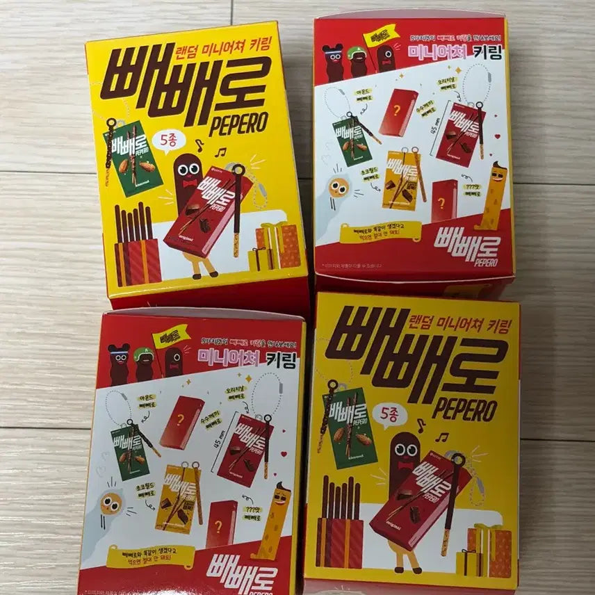 [BUNJANG] Lotte Pepero Miniature Keychain Random / 롯데 빼빼로 미니어쳐 키링 랜덤