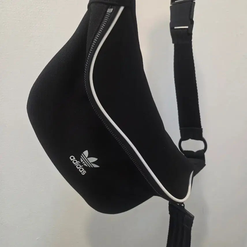 [BUNJANG] Adidas Black Waist Hip Bag / 아디다스 블랙 웨이스트 힙색 가방