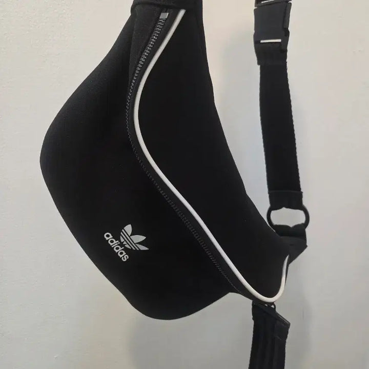 [BUNJANG] Adidas Black Waist Hip Bag / 아디다스 블랙 웨이스트 힙색 가방