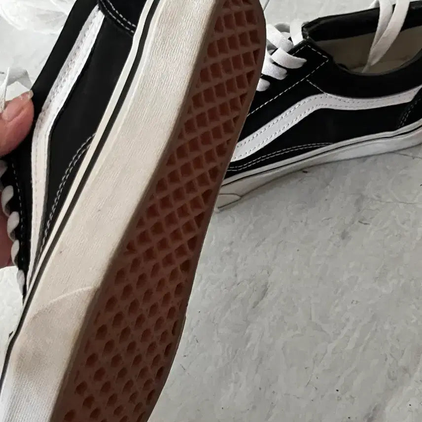 [BUNJANG] Vans Old Skool Black Sneakers / 반스 올드스쿨 블랙 225