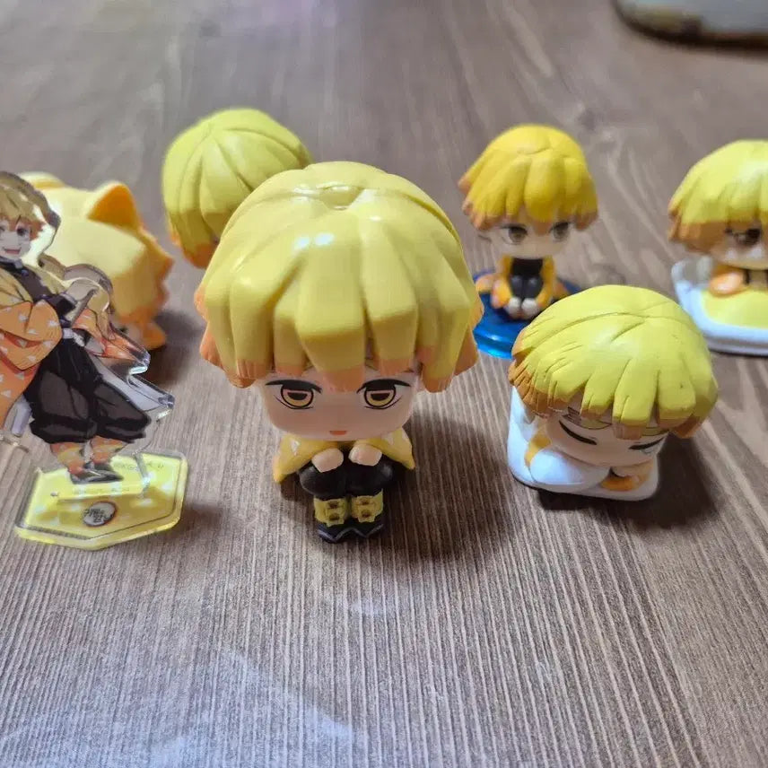 [BUNJANG] Demon Slayer Zenitsu Gacha Acrylic Stand / 젠이츠 가챠들