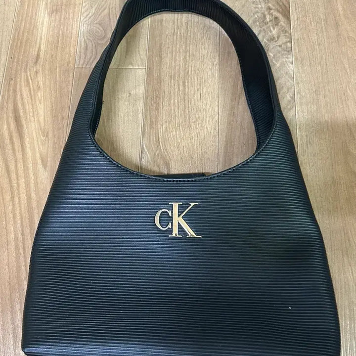 [BUNJANG] Calvin Klein Shoulder Bag / 캘빈클라인 가방