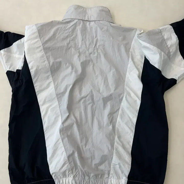[BUNJANG] New Balance Summer Lightweight Windbreaker Jacket 2XL (110) / 뉴발란스 여름용 바스락 바람막이 2XL(110)