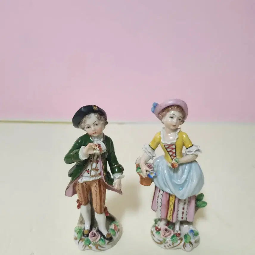 [BUNJANG] Dresden Siecendoref Young Couple Porcelain Figurines / 드레스덴 시첸도르프 영커플