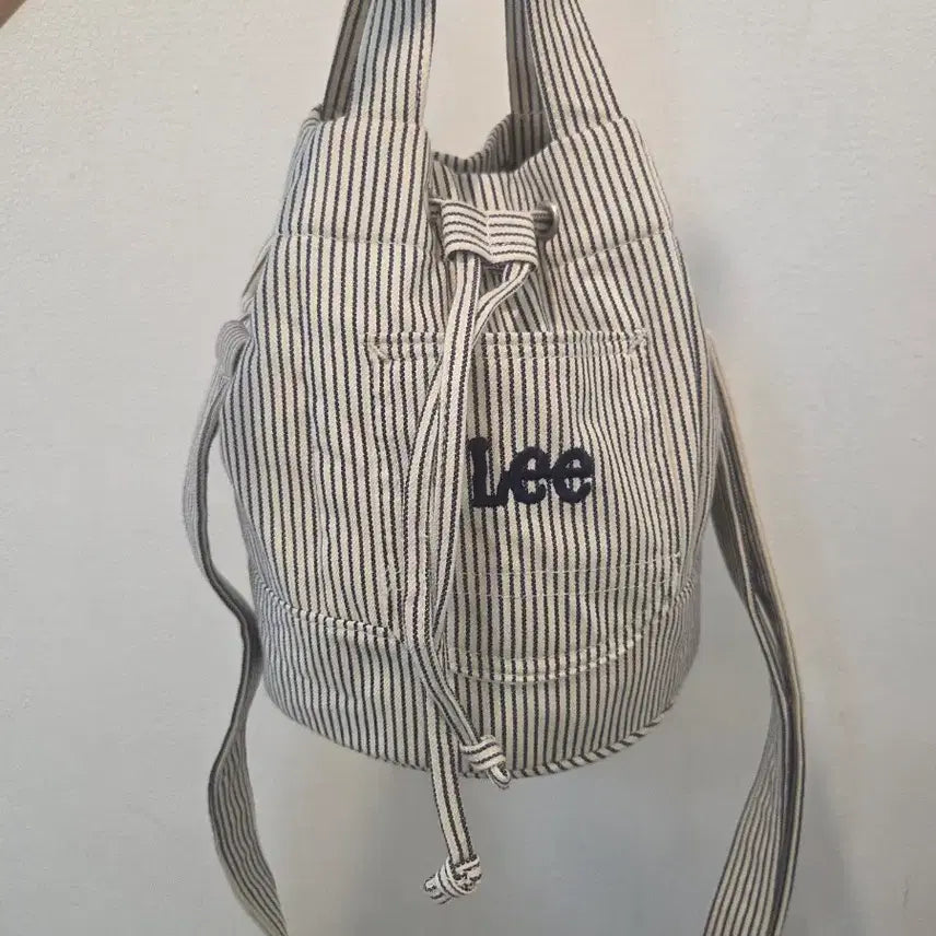 [BUNJANG] Lee Striped Bucket Shoulder Bag / Lee 리 스트라이프 버킷백 숄더백