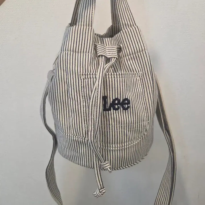 [BUNJANG] Lee Striped Bucket Shoulder Bag / Lee 리 스트라이프 버킷백 숄더백