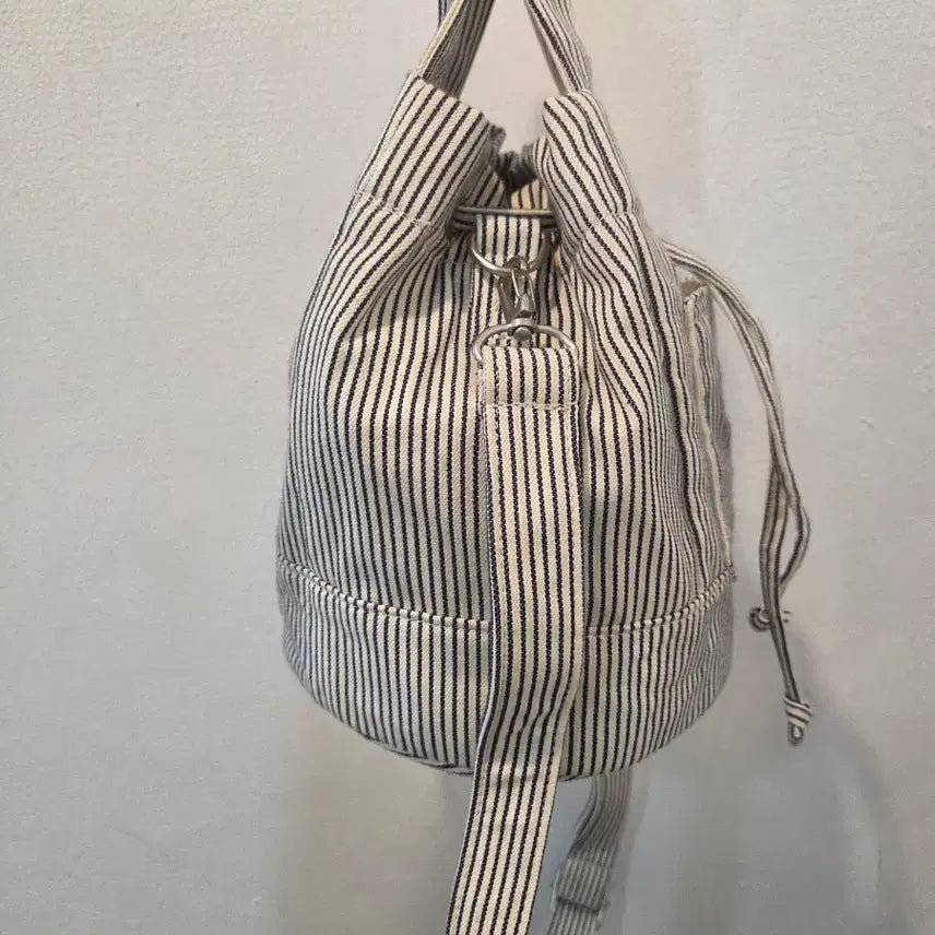 [BUNJANG] Lee Striped Bucket Shoulder Bag / Lee 리 스트라이프 버킷백 숄더백