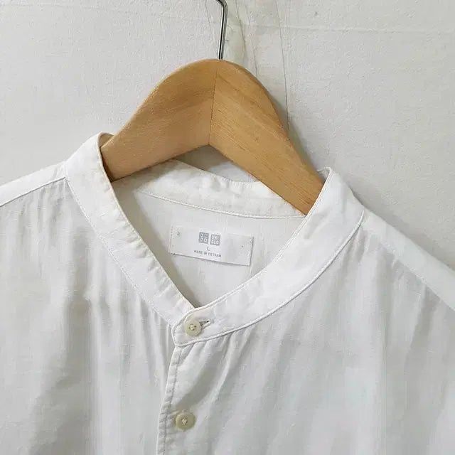[BUNJANG] Uniqlo Linen Henley Neck Shirt White / 유니클로 린넨 헨리넥 셔츠 화이트