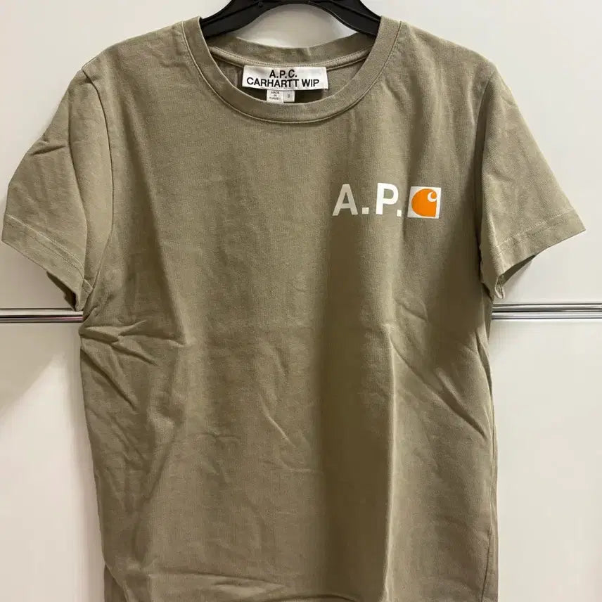 [SOLD OUT] 아페쎄칼하트 로고 반팔티셔츠 s 판매해요
