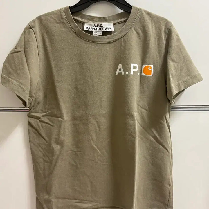 [SOLD OUT] 아페쎄칼하트 로고 반팔티셔츠 s 판매해요