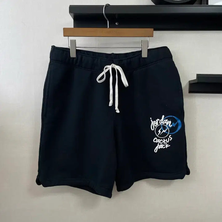 [BUNJANG] Jordan x Travis Scott Collaboration Shorts Black L (32-34 inch) / 조던 x 트래비스 스캇 반바지 블랙 L(90)