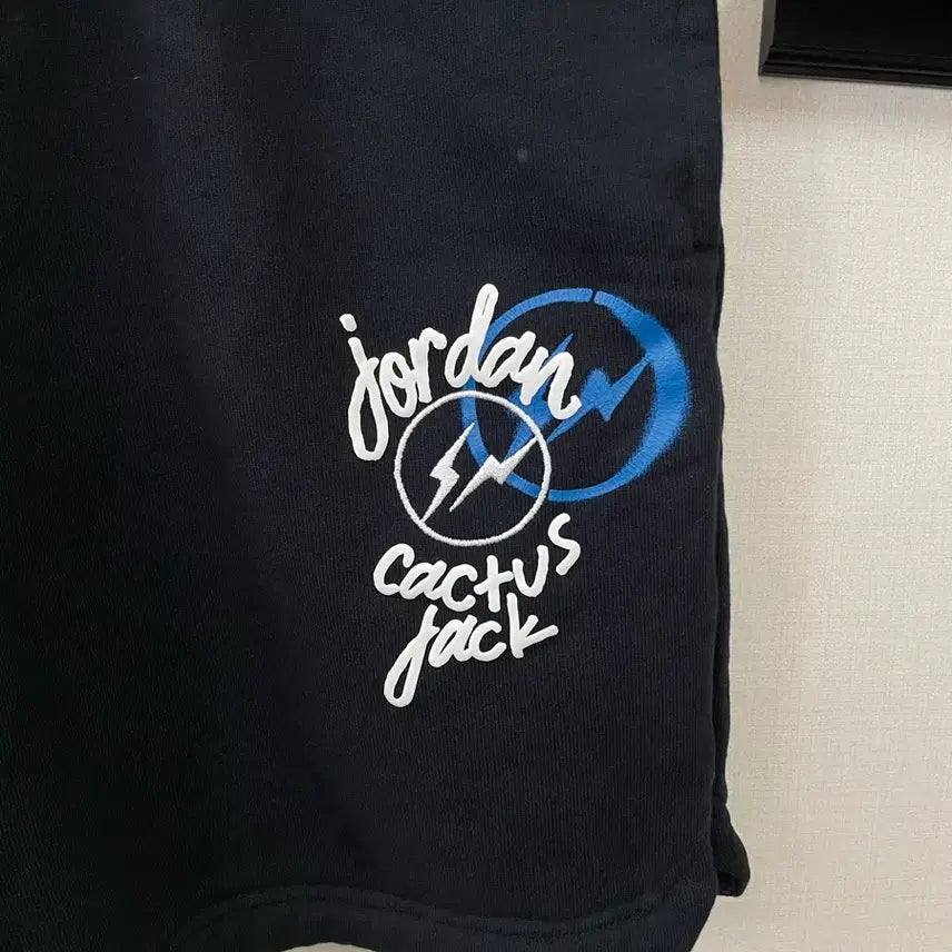 [BUNJANG] Jordan x Travis Scott Collaboration Shorts Black L (32-34 inch) / 조던 x 트래비스 스캇 반바지 블랙 L(90)