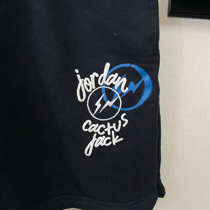 [BUNJANG] Jordan x Travis Scott Collaboration Shorts Black L (32-34 inch) / 조던 x 트래비스 스캇 반바지 블랙 L(90)