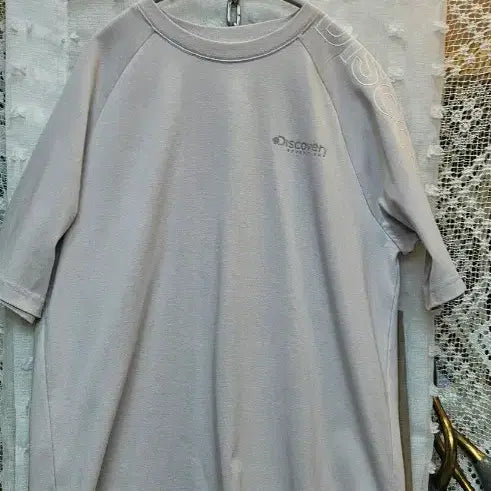 [BUNJANG] Discovery Expedition Logo Short Sleeve T-Shirt Beige / 디스커버리 익스페디션 반팔 티셔츠 베이지