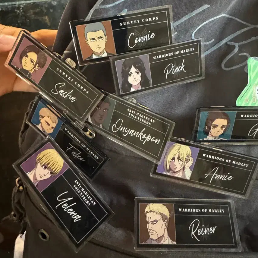 [BUNJANG] Attack on Titan Name Tag Acrylic Pin / 진격거 명찰 아크릴뱃지
