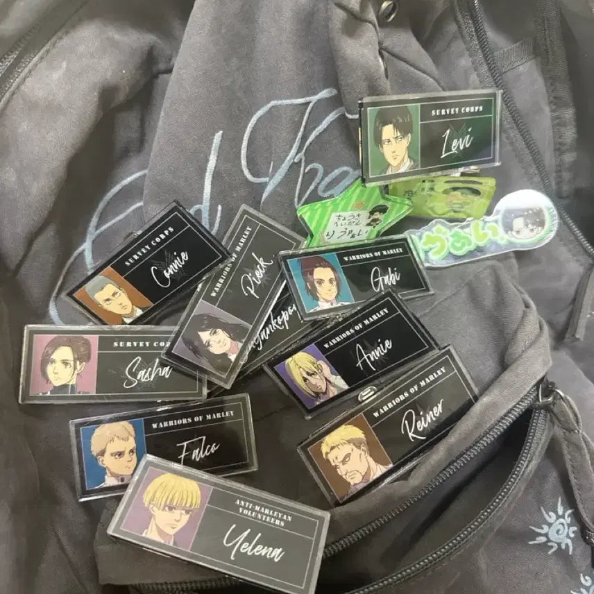 [BUNJANG] Attack on Titan Name Tag Acrylic Pin / 진격거 명찰 아크릴뱃지
