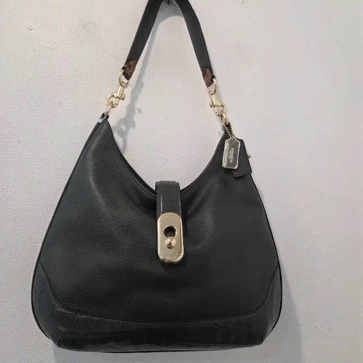 [BUNJANG] Coach Black Leather Crocodile Pattern Hobo Shoulder Bag / 코치 블랙 레더 호보백 숄더백