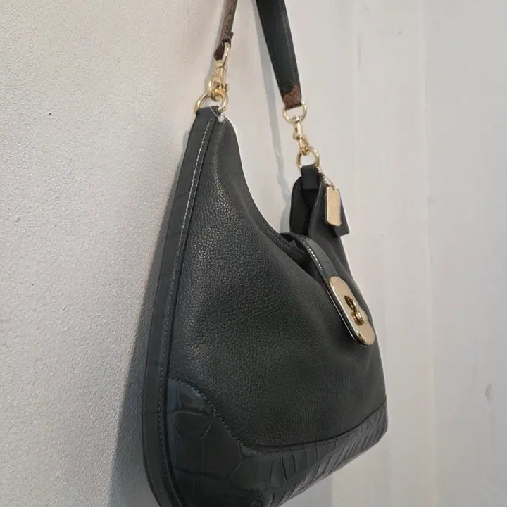 [BUNJANG] Coach Black Leather Crocodile Pattern Hobo Shoulder Bag / 코치 블랙 레더 호보백 숄더백
