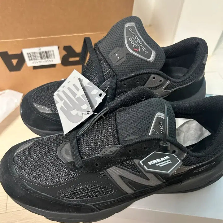 [BUNJANG] New Balance 990v6 Triple Black Sneakers (Size 255) / 뉴발란스990v6 트리플블랙 255사이즈 새상품