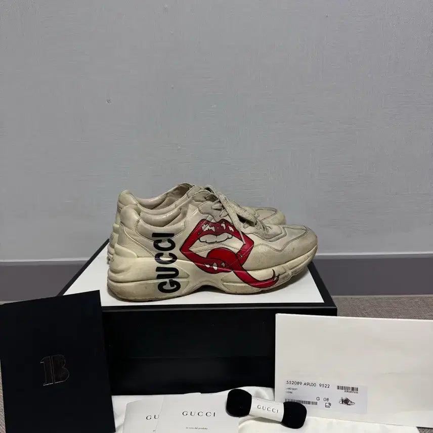 [BUNJANG] Gucci Rhyton Lip Logo Dirty Sneakers / [정품/8]구찌 라이톤 입술로고 더티