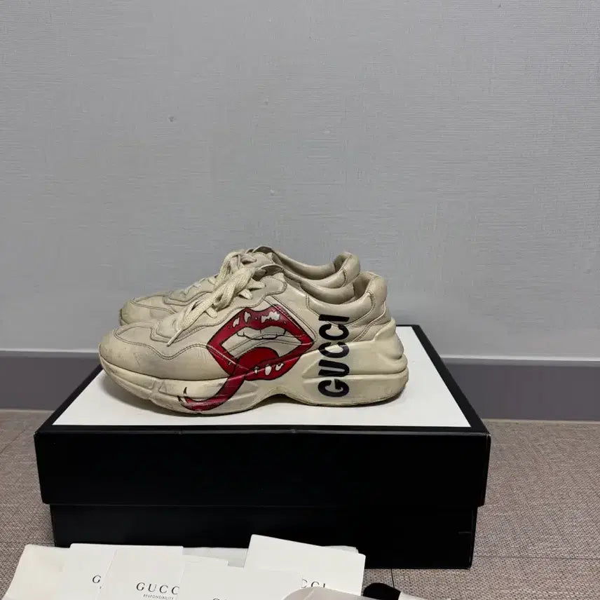 [BUNJANG] Gucci Rhyton Dirty Lip Logo Sneakers / [정품/6.5]구찌 라이톤 더티 입술로고