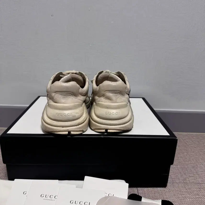 [BUNJANG] Gucci Rhyton Dirty Lip Logo Sneakers / [정품/6.5]구찌 라이톤 더티 입술로고