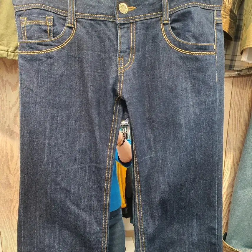 [BUNJANG] EGOIST Embroidered Indigo Semi-Bootcut Jeans (Size 66/30) / 상태최상] 에고이스트 자수 포인트 인디고 세미부츠컷 청바지 (66/30)