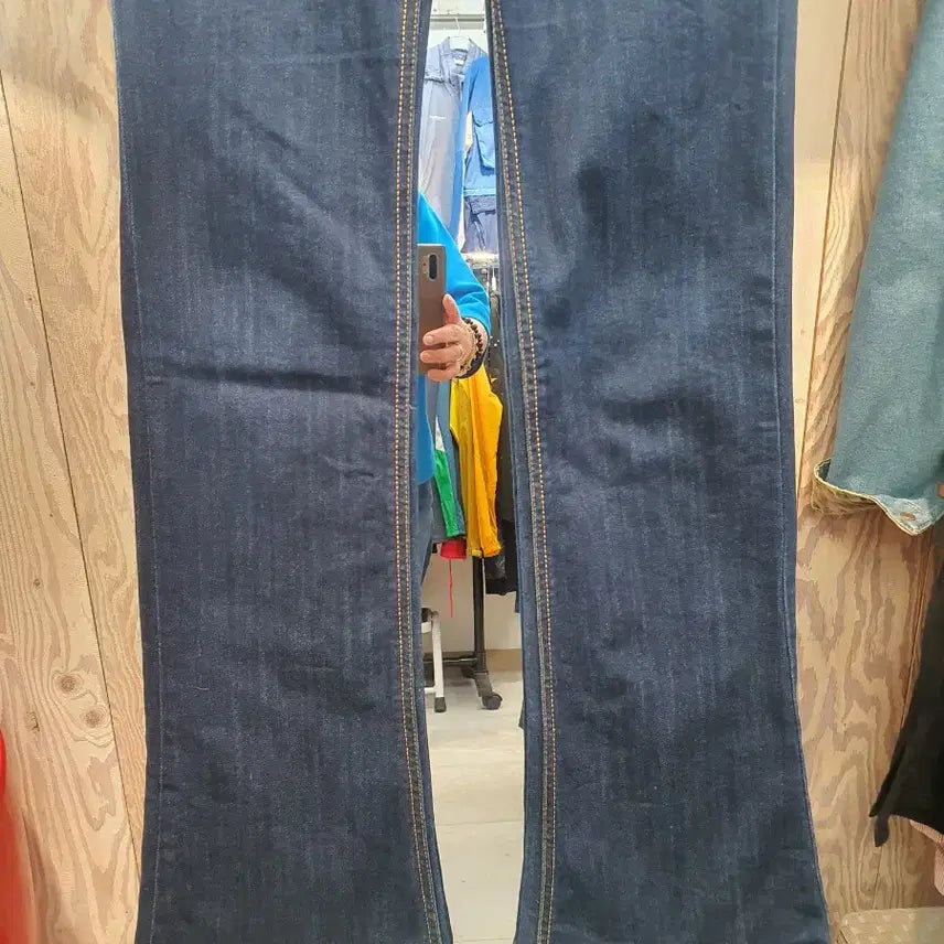 [BUNJANG] EGOIST Embroidered Indigo Semi-Bootcut Jeans (Size 66/30) / 상태최상] 에고이스트 자수 포인트 인디고 세미부츠컷 청바지 (66/30)