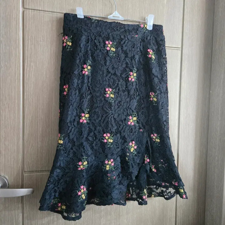 [BUNJANG] Zara Black Lace Flower Midi Skirt / 자라 블랙 레이스 플라워 스커트