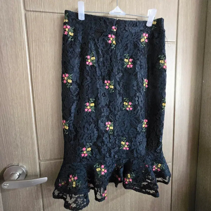 [BUNJANG] Zara Black Lace Flower Midi Skirt / 자라 블랙 레이스 플라워 스커트