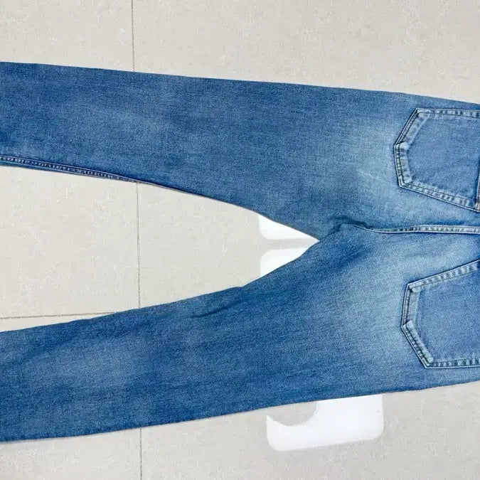 [SOLD OUT] 발렌시아가 데님 슬림 스트레이트핏