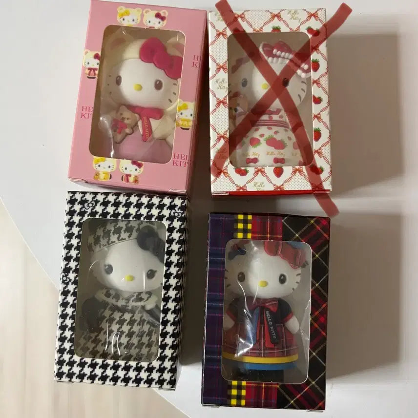 [BUNJANG] Sanrio Hello Kitty Monochro Closet Birthday Mini Mascot Figure (Classic Kitty) / 산리오 헬로키티 모노 클로젯 생일 미니 마스코트 피규어 고전키티