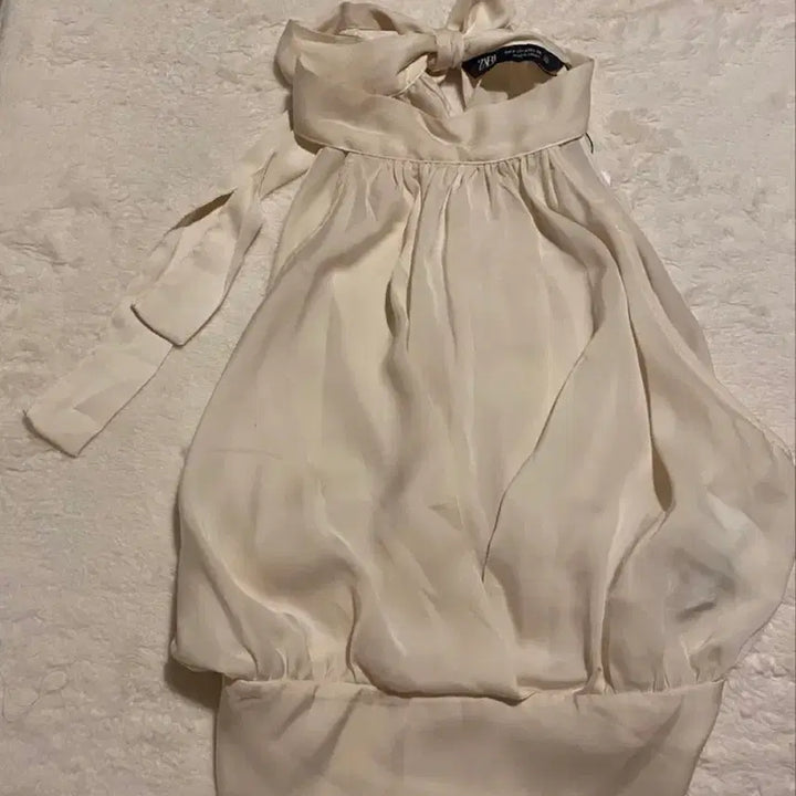 [BUNJANG] Zara Satin Ribbon Halterneck Blouse / 자라 새틴 리본 홀터넥 블라우스