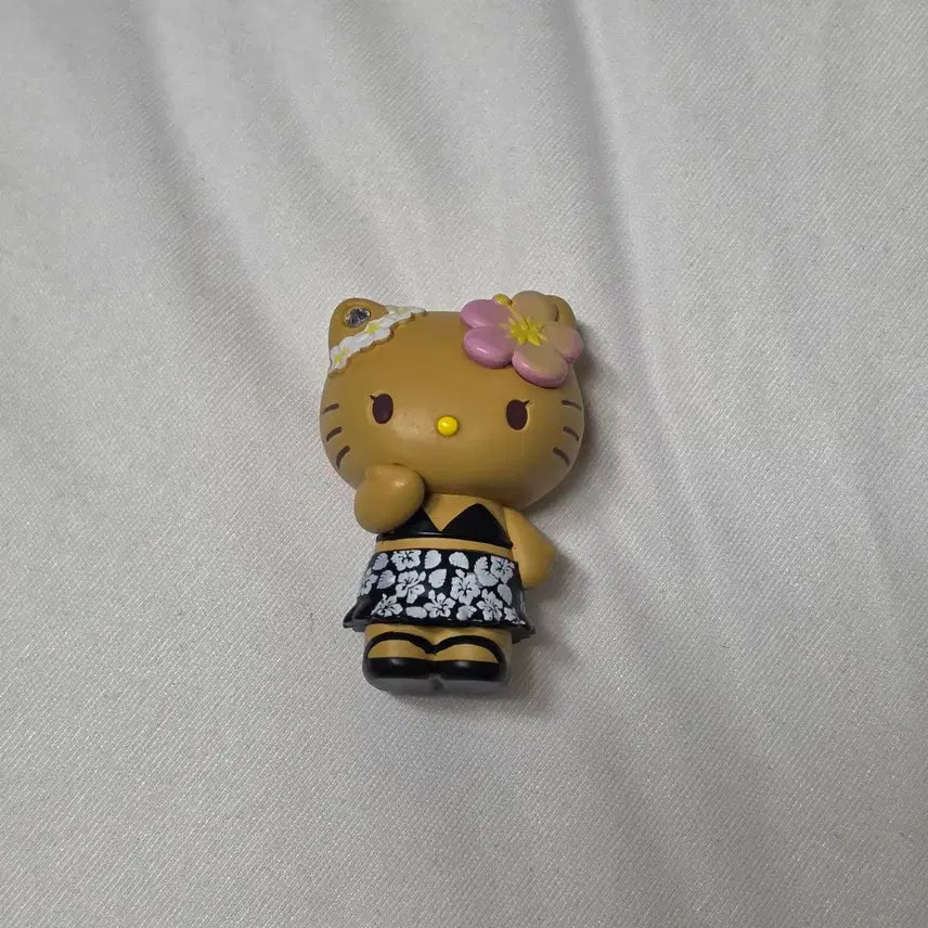 [BUNJANG] Sanrio Tokonatsu Vacation Tanning Kitty Figure / 산리오 토코나츠 베케이션 태닝키티 피규어