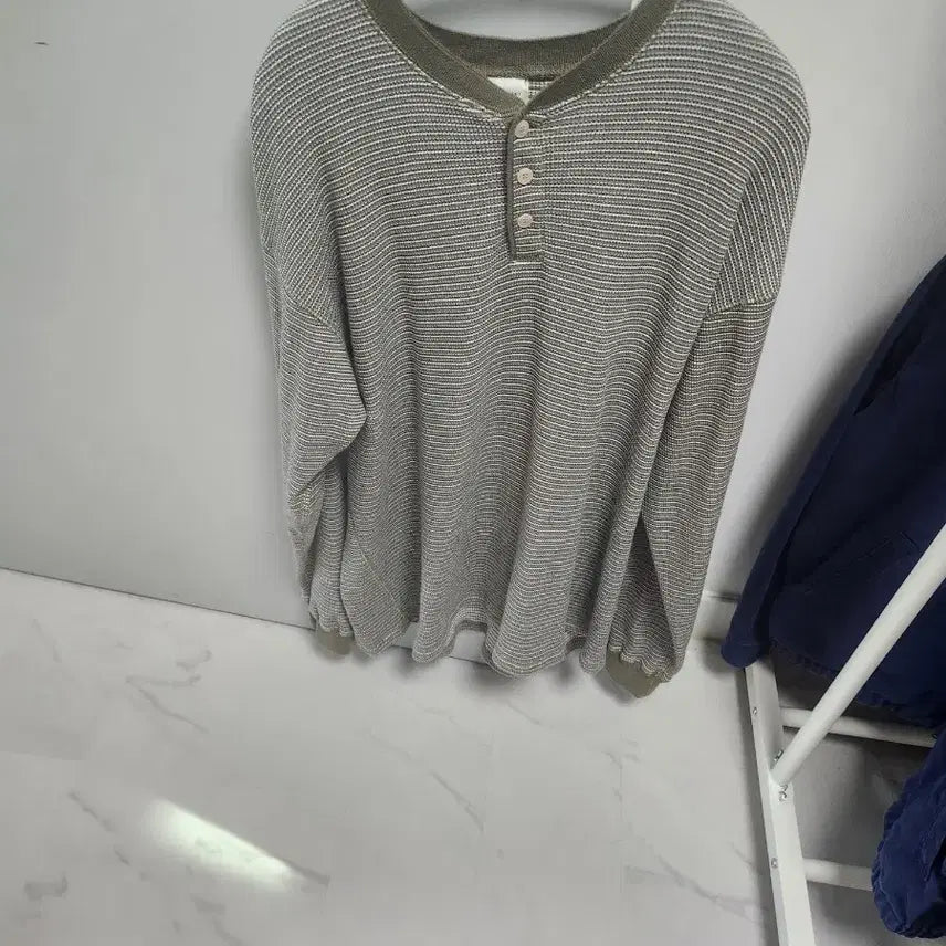 [BUNJANG] Cakis Waffle Henley Long Sleeve T-Shirt Olive / 카키스 와플 헨리넥 긴팔 티 올리브