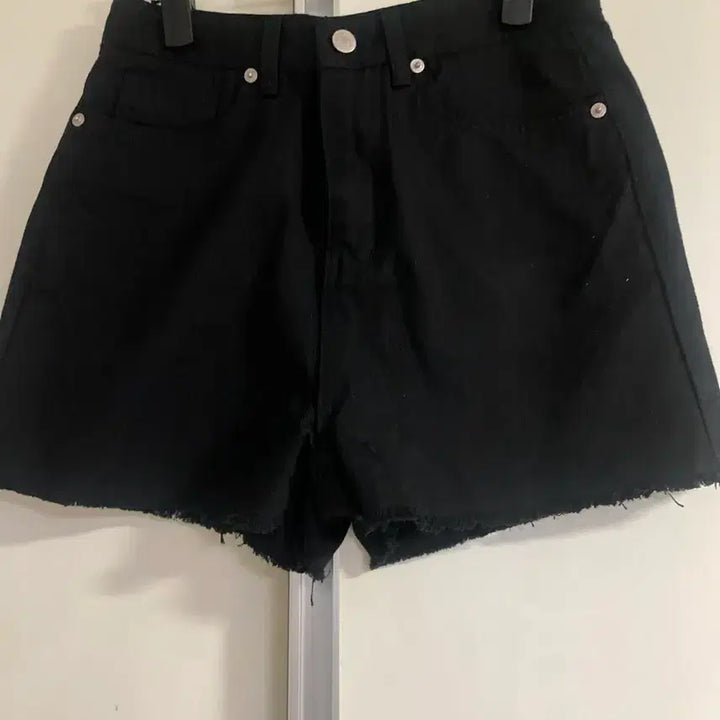 [BUNJANG] Black Denim Cut-Off Hot Shorts / 텍달린 새상품)블랙 데님 반바지 핫팬츠