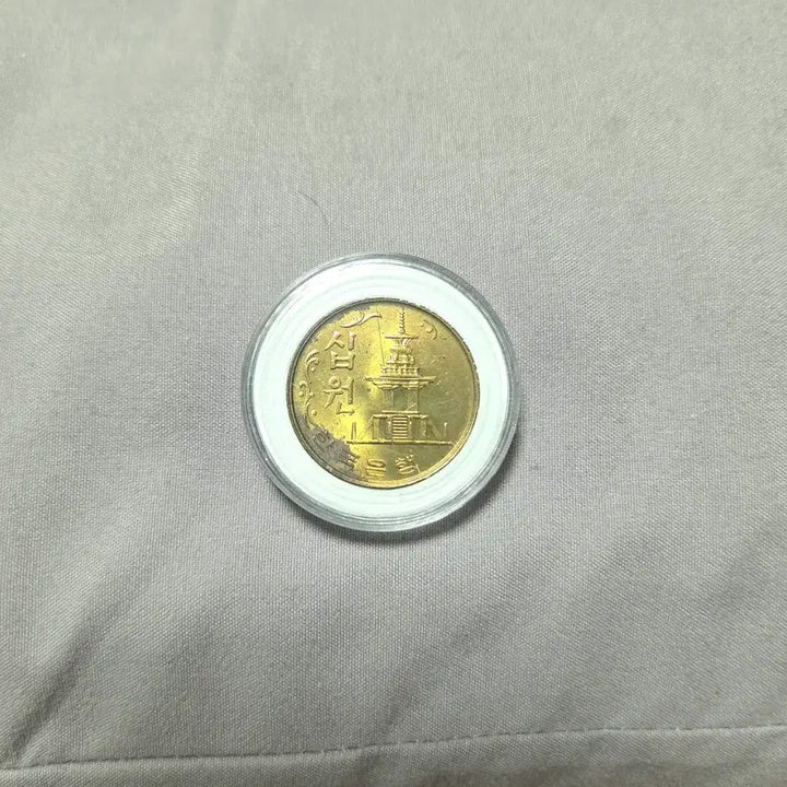 [BUNJANG] 1977 South Korea Bank 10 Won Brass Coin - Uncirculated / <특년도><미사용> 1977년 한국은행 10원 황동화