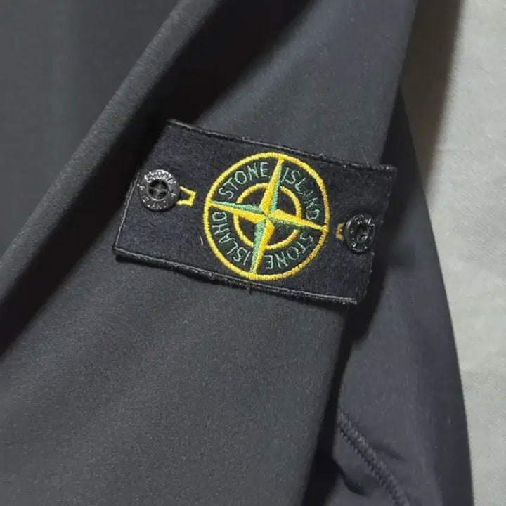 [BUNJANG] Stone Island Soft Shell Jacket Black L / 스톤 아일랜드 소프트쉘 자켓 블랙 L