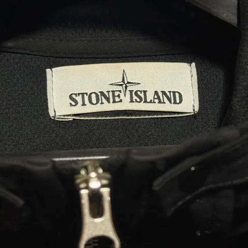 [BUNJANG] Stone Island Soft Shell Jacket Black L / 스톤 아일랜드 소프트쉘 자켓 블랙 L